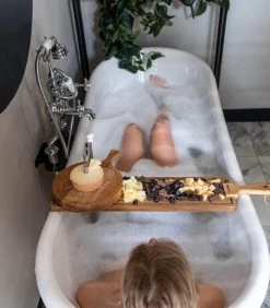 Serveerplank Friends L - Met Handgreep - Bruin - 60 Cm -Palmer Winkel b8e256aa337e43a0b02245d07608f1f7